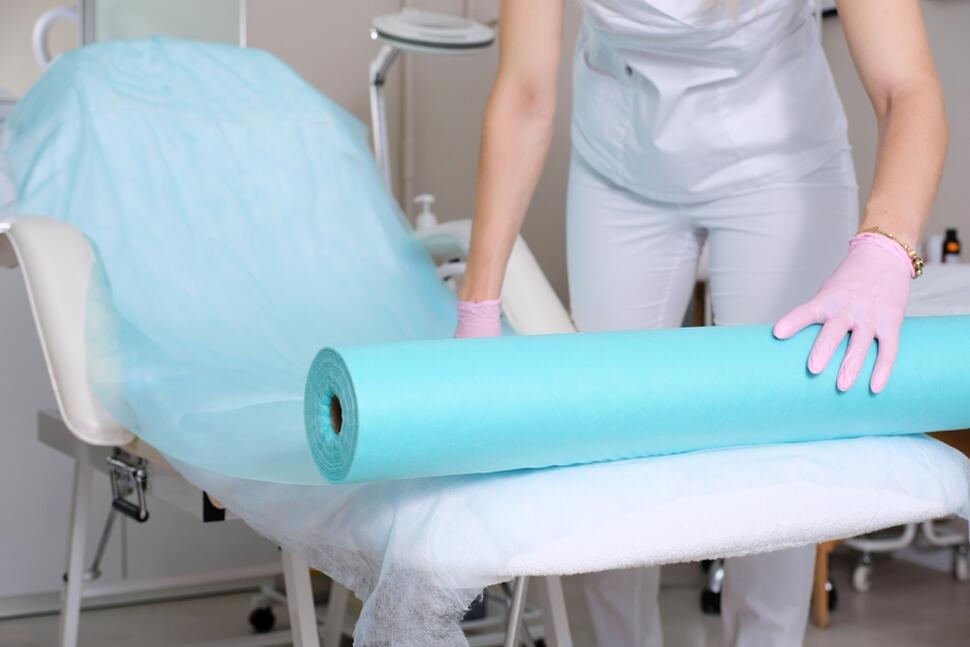 De ce rolele de cearceaf din hârtie sunt preferate în spațiile profesionale 