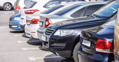 Mulți șoferi nu știu asta: ce pățești dacă îți lași mașina prea mult în parcarea supermarketului