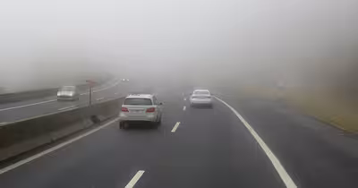 Ceață densă și vizibilitate sub 50 de metri în București și 20 de județe