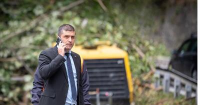 Haos pe Valea Oltului: ministrul Miruță a găsit muncitorii admirând râul
