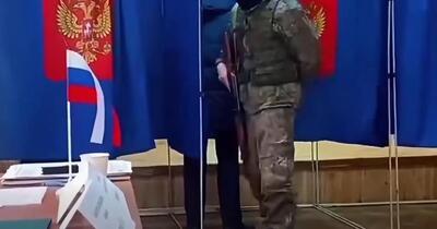 Scrutin sub țeava puștii în Rusia: soldații intră peste alegători în cabine