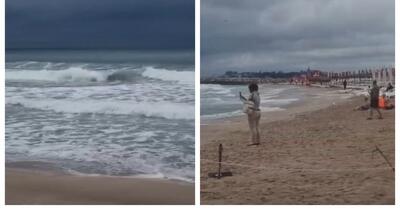 Vacanțe compromise pe litoral: steag roșu în Eforie, ape înghețate și plaje cu alge