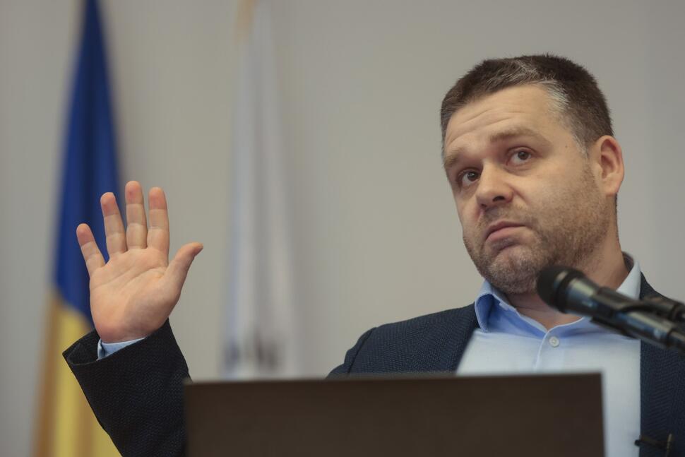 „Se joacă” / Ciprian Ciucu spune că lipsesc „între cinci și zece voturi” pentru ca moțiunea PSD-AUR să fie respinsă