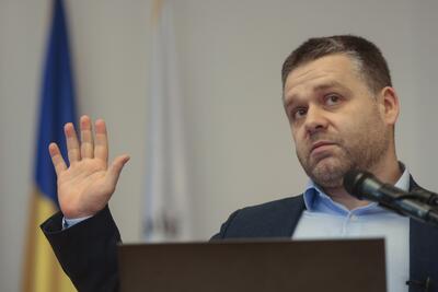 „Se joacă” / Ciprian Ciucu spune că lipsesc „între cinci și zece voturi” pentru ca moțiunea PSD-AUR să fie respinsă