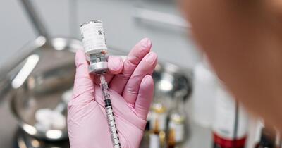 Vaccinul personalizat care ar putea schimba lupta cu melanomul recurent