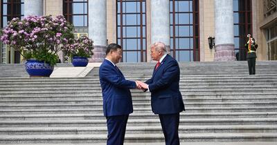 Detaliul de la strângerea de mână dintre Trump și Xi Jinping care i-a uimit pe experții în limbajul corpului