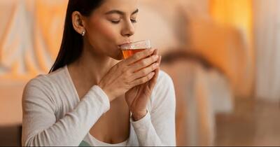 Băutura recomandată de medici seara pentru o glicemie echilibrată: hidratare, somn liniștit și control al zahărului din sânge