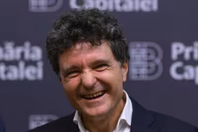 „Rușine să-ți fie Nicușor Dan! Ai reușit să pui România pe butuci doar pentru a salva PSD. Unde l-ai găsit pe Luca?”