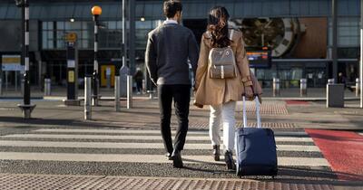 Cum strâng românii din Occident bani pentru case în România: „Stau la comun de 20 de ani, dar au renovat case unde nu se mai întorc”