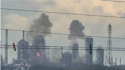 VIDEO Ucraina a incendiat cu drone rafinăria care produce 11% din benzina Rusiei!