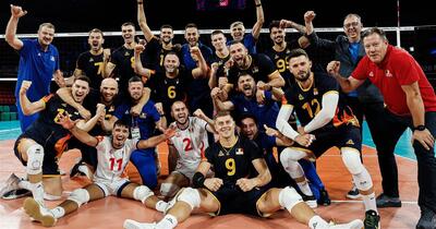 România dărâmă din nou campioana olimpică și intră în sferturile EuroVolley
