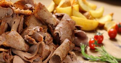 Pățania unei turiste pe plaja din Rio de Janeiro: a plătit 1.760 de euro pentru un kebab de doar 1,50 euro 