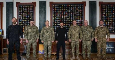Zelenski demite șefi militari: Tensiuni civil-militare adâncite de vulnerabilități vechi