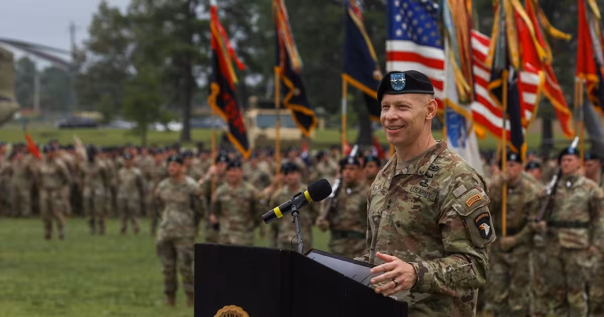 Cutremur la Pentagon: șeful strategiei militare a SUA, demis inopinat înaintea unor posibile lovituri în Iran
