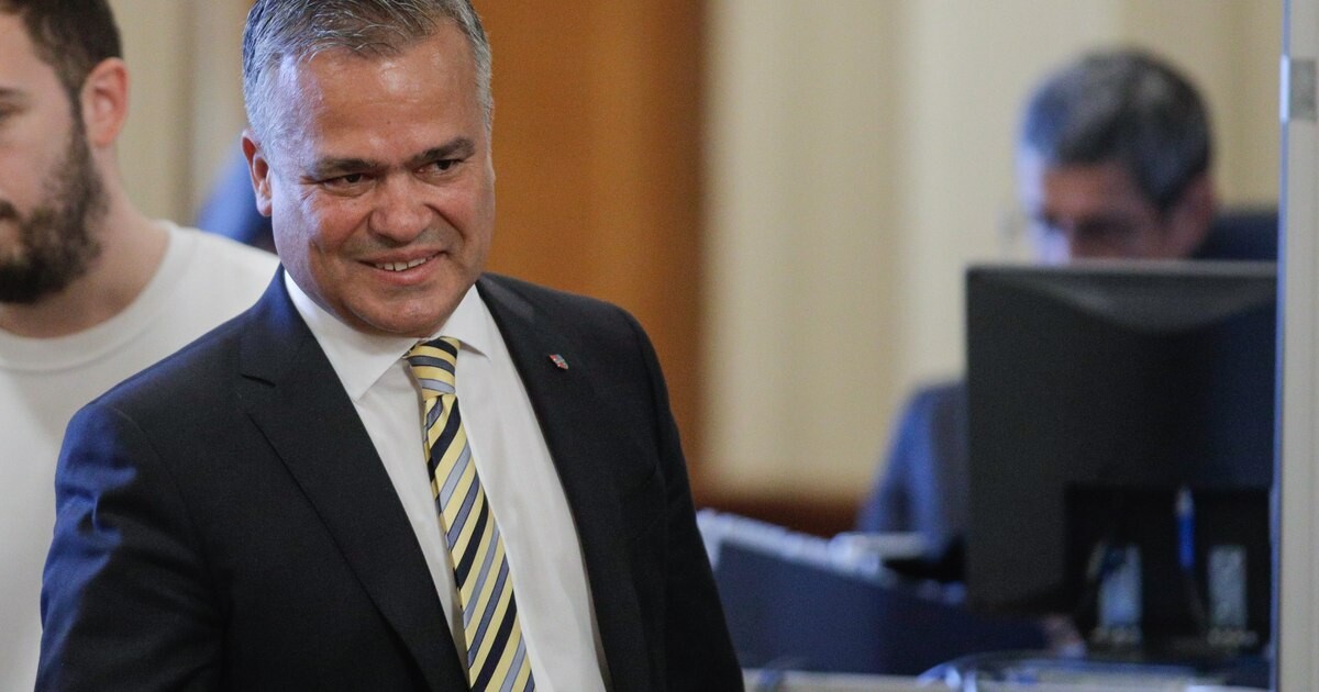 SURSE Adrian Veștea nu se retrage după întâlnirea de la Cotroceni. Pe ce voturi se bazează de fapt