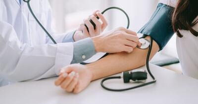 Vrei să scapi de hipertensiune? Alimentele pe care medicii recomandă să le elimini din dietă