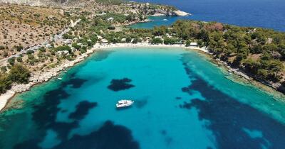 Vacanţă în Grecia sau în România? Cât au plătit cinci români pentru o masă cu peşte şi fructe de mare în Thassos