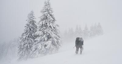 România, lovită de un val de frig și ninsori: unde se depune zăpadă de 15 cm