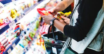 Ghid complet pentru citirea etichetelor alimentare: Ce trebuie să știi conform standardelor UE