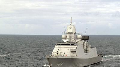 Incident în Marea Chinei de Sud între Marina Chinei și fregata olandeză De Ruyter / Chinezii au mobilizat forțe navale și aeriene pentru a forța fregata să părăsească perimetrul