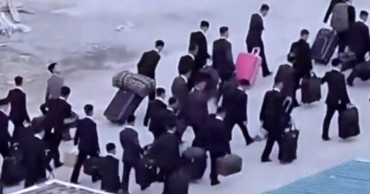 Val de nord-coreeni în Rusia. Imagini misterioase alimentează speculațiile privind noi trupe trimise de Kim Jong-un în sprijinul lui Putin