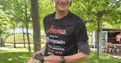 Ultramaratonist român, izbit de o mașină și aruncat într-un șanț, pe marginea drumului. Alerga într-o cursă pentru copii nevoiași