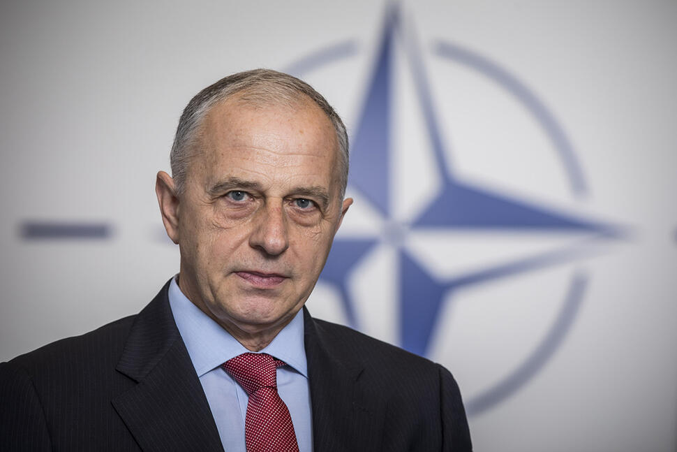 Printr-un mesaj dubios, rușii îi transmit din Luxemburg lui Mircea Geoană că nu l-au uitat