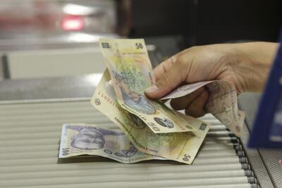 Leul s-a devalorizat deja mai mult decât estimarea pe 12 luni / Ce prognoză economică au specialiștii în investiții