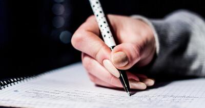 Scrisul de mână, un avantaj cognitiv surprinzător: stimulează gândirea analitică