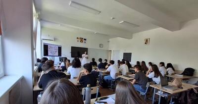 Analize mai proaste ca ale bunicilor: lecția de viață pentru 22.000 de elevi