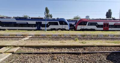Primele trenuri electrice PESA intră în sfârșit în circulație în România, după luni de așteptare