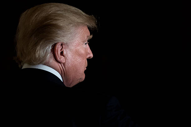Slăbit de eșecul din Iran, mai periculos ca niciodată, Donald Trump pregătește răzbunarea pe aliați