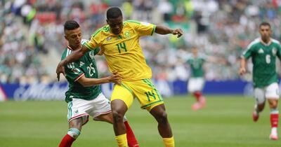 Mexicul a câștigat cu 2-0 în fața Africii de Sud, 3 jucători au fost eliminați