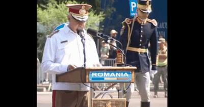 Generalul Gheorghiță Vlad, imperturbabil în fața unui incident cu un militar la Ziua Aviației
