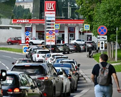 Haos la pompele din Sankt Petersburg: benzina a ajuns să coste peste 7 euro