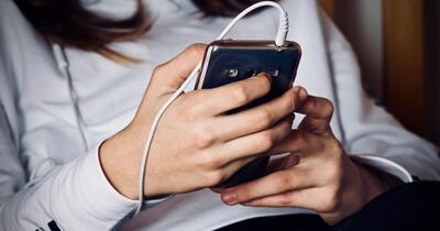 Capcana jocurilor gratuite: cum ajung copiii să cheltuiască mii de euro pe telefon