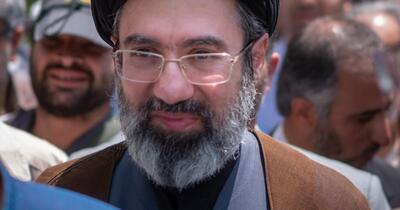 Liderul suprem al Iranului, Mojtaba Khamenei, este rănit și stă ascuns, dar influențează strategia de război a țării sale, susțin Serviciile de informații SUA