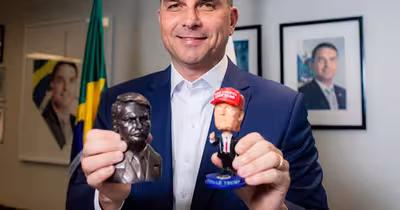 Flávio Bolsonaro ar fi fugit din Brazilia după înfrângerea în alegeri. Senatorul ar vrea azil în SUA