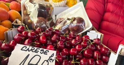 Cireșe cu 180 de lei kilogramul în piețele din România! „S-au dat ca pâinea caldă, nu ducem lipsă de clienți”