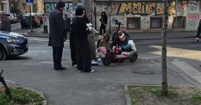 Fostul ministru Ilan Laufer și copiii săi de 5 ani, loviți de o mașină în timp ce traversau strada pe trotinetă