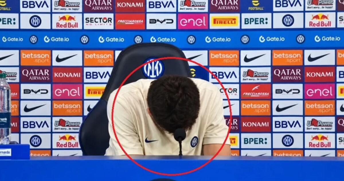Reacție nervoasă a lui Chivu la conferință: „Îl voi apăra până la moarte!”