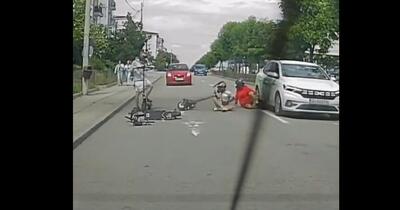 Craiova: Doi copii pe trotinete electrice, la un pas de tragedie în trafic
