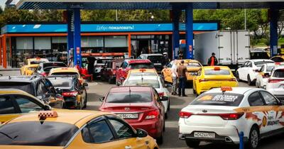 Rusia, fost mare exportator de petrol, importă benzină din India și raționalizează la pompe