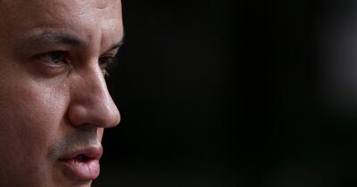 Guvernul Tomac, fără majoritate clară: calcule politice, tensiuni între partide și spectrul anticipatelor