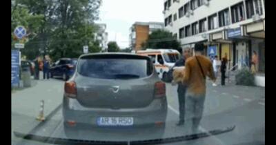 Livrator asiatic, lovit de un agent de pază în curtea Spitalului Județean Arad. Poliția a deschis dosar penal
