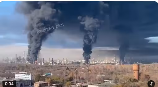 VIDEO Kievul sfidează presiunile SUA și incendiază o rafinărie rusă la 1.400 km de graniță