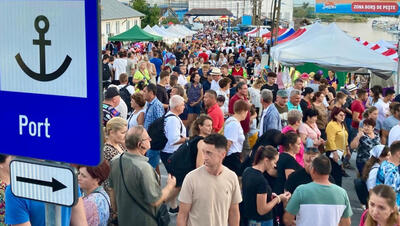 Sute de turiști au venit degeaba în Jurilovca la un festival inventat de AI