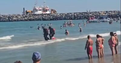 Turist dispărut în mare la Costinești. Salvamarii și scafandrii îl caută de ore întregi