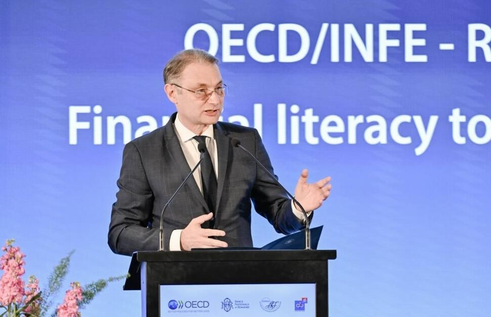 Cine ar putea conduce noul Guvern: numele apărute în negocierile din partide
