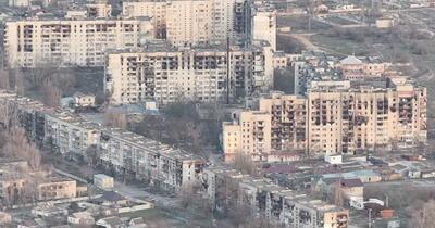 „Oamenii nu mai trăiesc. Așteaptă moartea”/Orașul transformat de ruși într-un lagăr al morții, în care banii nu mai cumpără nimic
